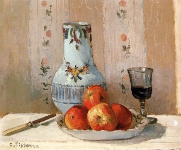 150の主題の芸術作品 Painting - リンゴとピッチャーのある静物 ポスト印象派 カミーユ・ピサロ